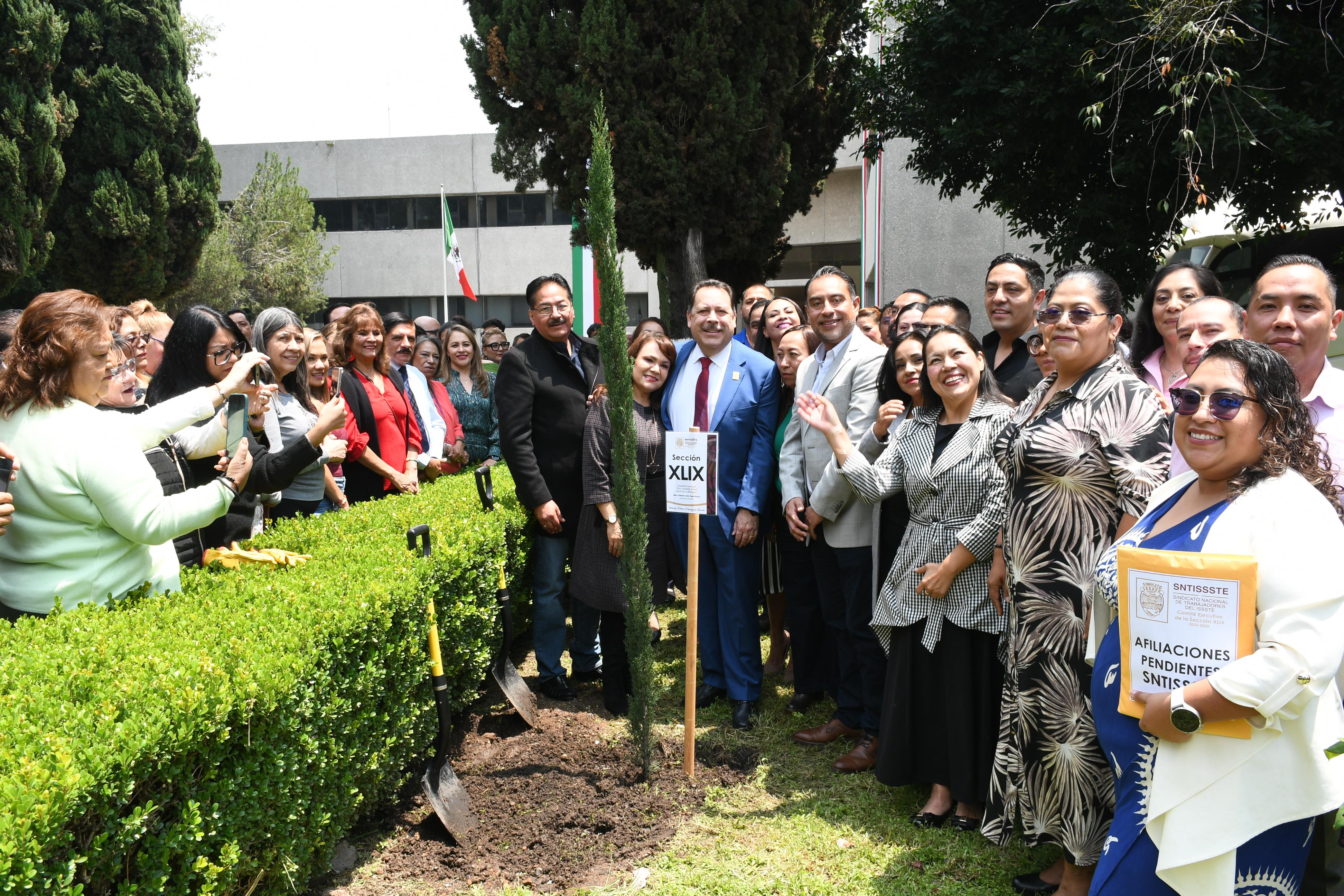Salutación y Siembra de Pino del HG. "Dra Matilde Petra Montoya Lafragua", Tlahuac, Sección XLIX